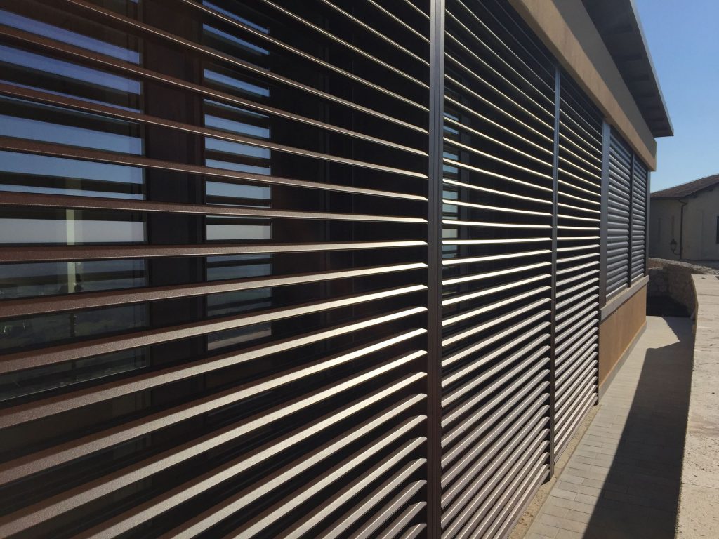 Characteristics of automatic Venetian blinds