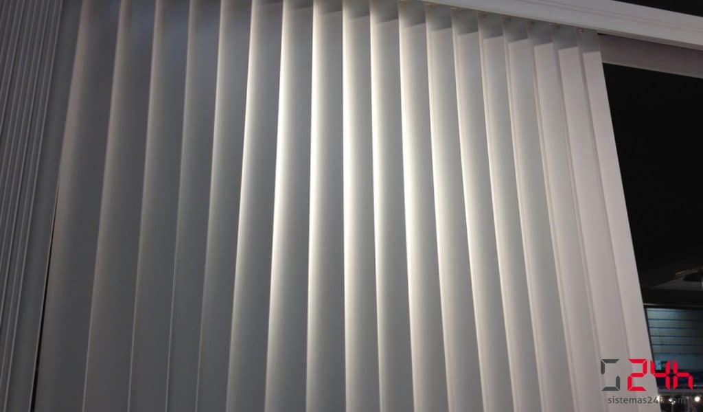 Uses of vertical blinds 