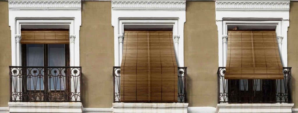 Alicantine blinds in wood 