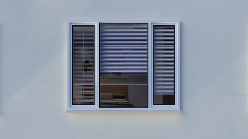 ventana de dormitorio con persianas